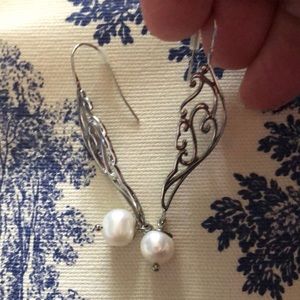 Stainless steel pearl earrings